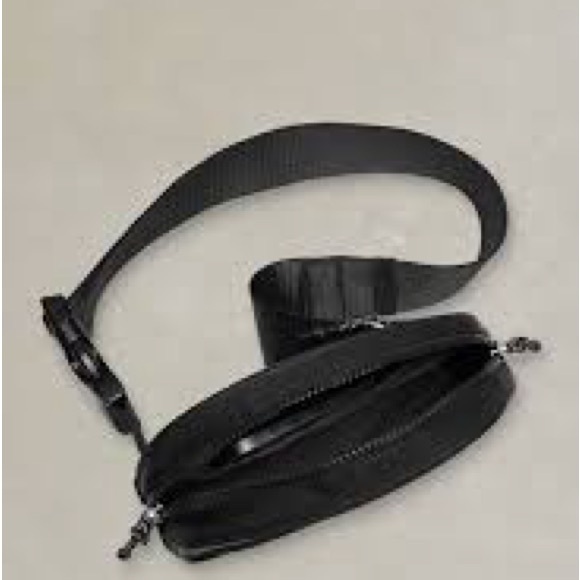NWT Fabletics - The Belt Bag - Black - Picture 3 of 6